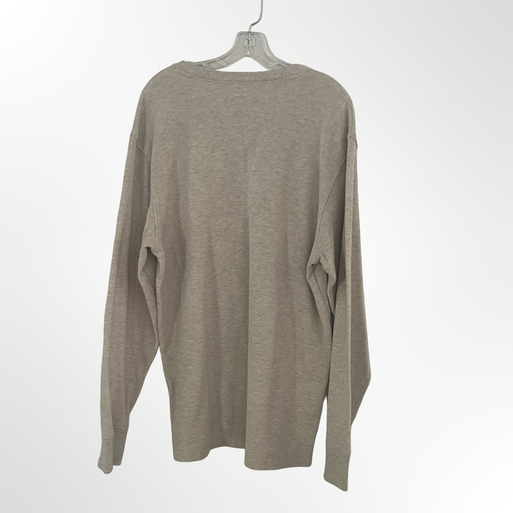 Old Navy Men’s V-Neck Sweater in size XL - Picture 2 of 4